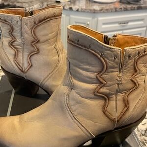 LUCCHESSE BONE SHORT BOOTIE 9.5